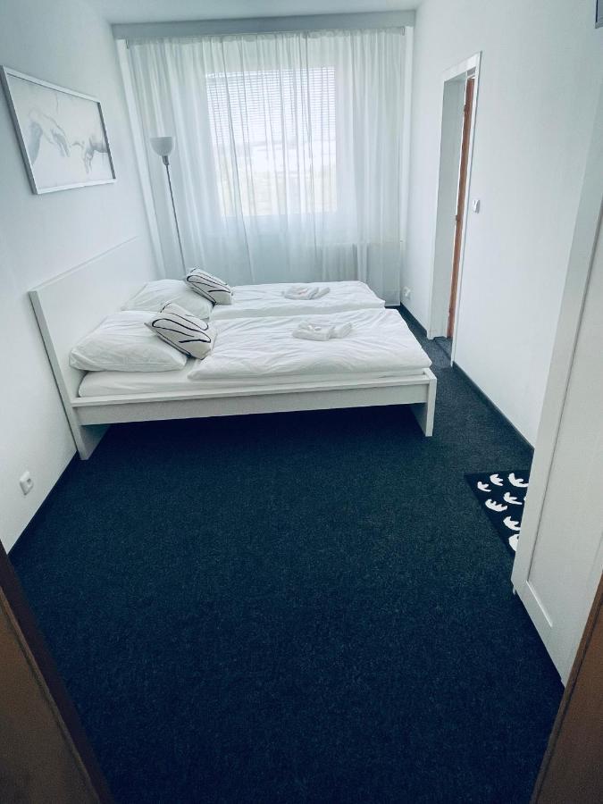 Apartmany Bryksova Prag Exteriör bild