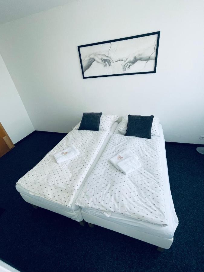 Apartmany Bryksova Prag Exteriör bild