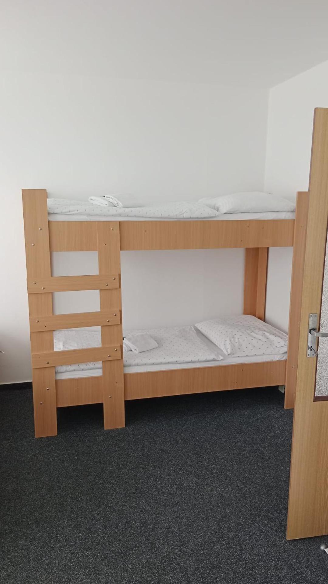 Apartmany Bryksova Prag Exteriör bild